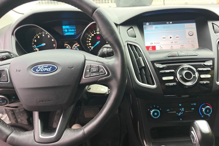 Used Ford Focus 2018 Hatchback Classic 1.6L Automatic Trendy SmartDrive Edition Center Console