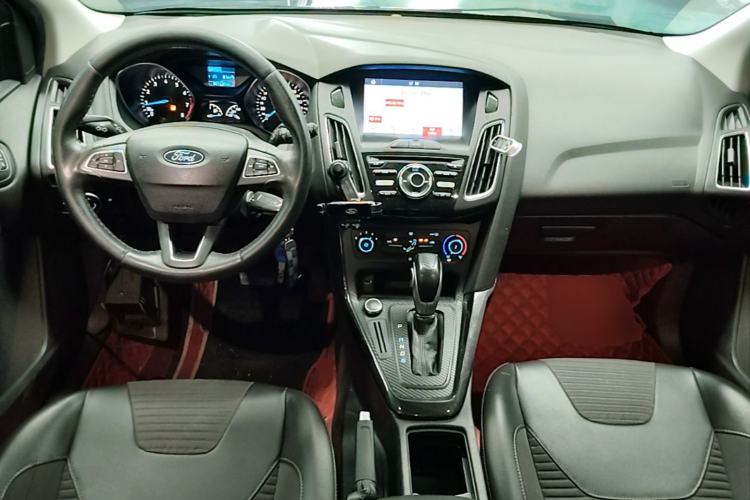 Used Ford Focus 2018 Hatchback Classic 1.6L Automatic Trendy SmartDrive Edition Center Console