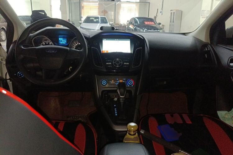Used Ford Focus 2018 Hatchback Classic 1.6L Automatic Comfort Plus SmartDrive Edition Center Console