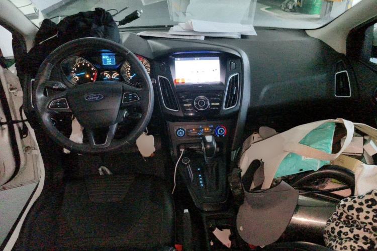 Used Ford Focus 2018 Hatchback Classic 1.6L Automatic Trendy SmartDrive Edition Center Console