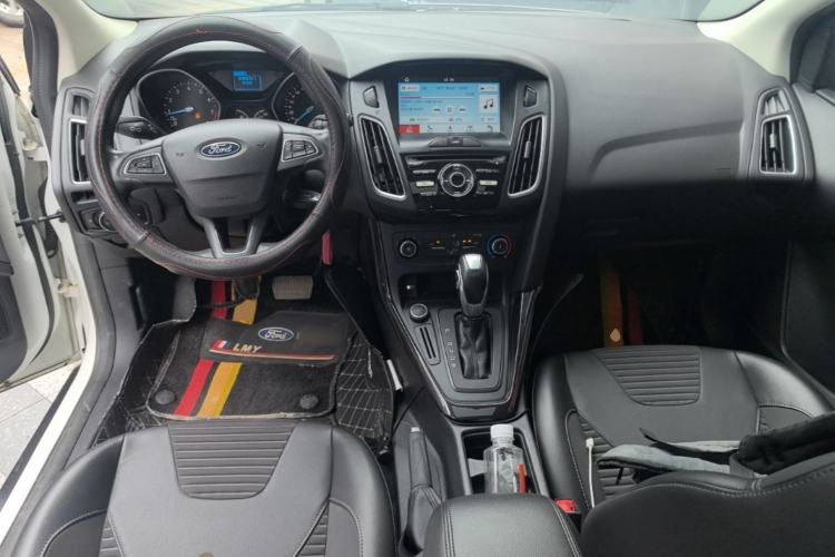 Used Ford Focus 2018 Hatchback Classic 1.6L Automatic Trendy SmartDrive Edition Center Console