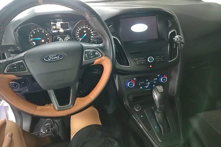 Used Ford Focus 2018 Hatchback Classic EcoBoost 180 Automatic Elite Model Center Console