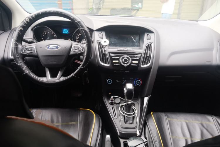 Used Ford Focus 2018 Sedan Classic 1.6L Automatic Trendy SmartDrive Edition Center Console