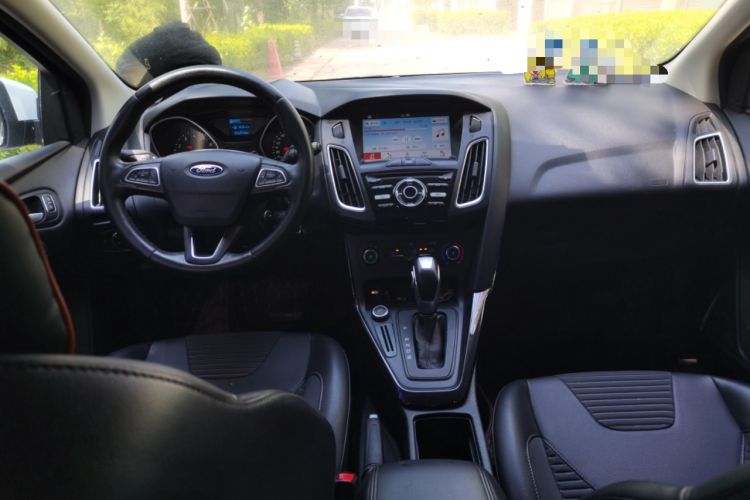 Used Ford Focus 2018 Hatchback Classic 1.6L Automatic Trendy SmartDrive Edition Center Console