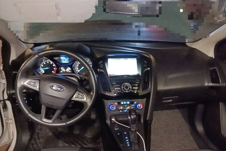 Used Ford Focus 2018 Two-Door Classic EcoBoost 125 Automatic Supercharged Style SmartDrive Edition Center Console