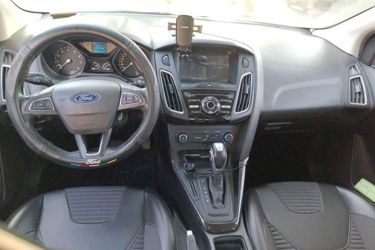 Used Ford Focus 2018 Sedan Classic 1.6L Automatic Trendy SmartDrive Edition Center Console