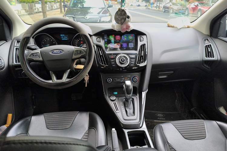 Used Ford Focus 2018 Hatchback Classic 1.6L Automatic Trendy SmartDrive Edition Center Console