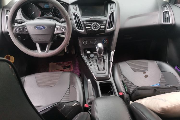 Used Ford Focus 2018 Hatchback Classic 1.6L Automatic Trendy SmartDrive Edition Center Console