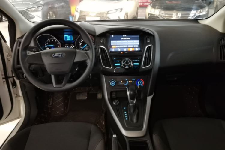 Used Ford Focus 2018 Hatchback Classic 1.6L Automatic Comfort Plus SmartDrive Edition Center Console