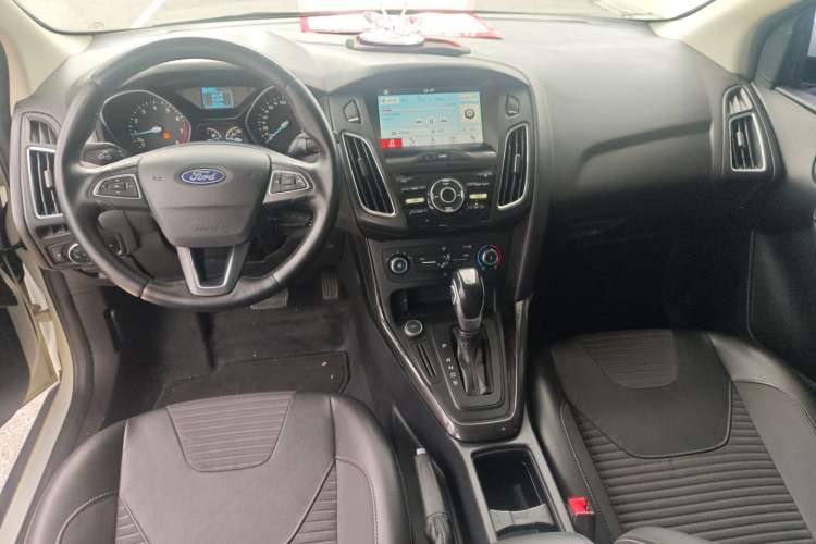 Used Ford Focus 2018 Hatchback Classic 1.6L Automatic Trendy SmartDrive Edition Center Console