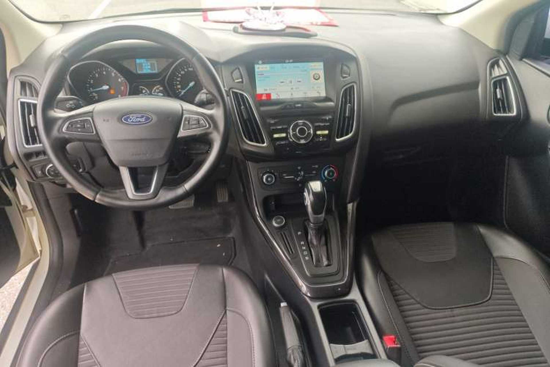 Used Ford Focus 2018 Hatchback Classic 1.6L Automatic Trendy SmartDrive Edition Center Console