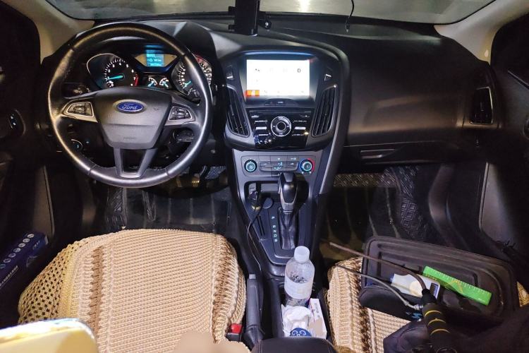 Used Ford Focus 2018 Hatchback Classic 1.6L Automatic Trendy SmartDrive Edition Center Console