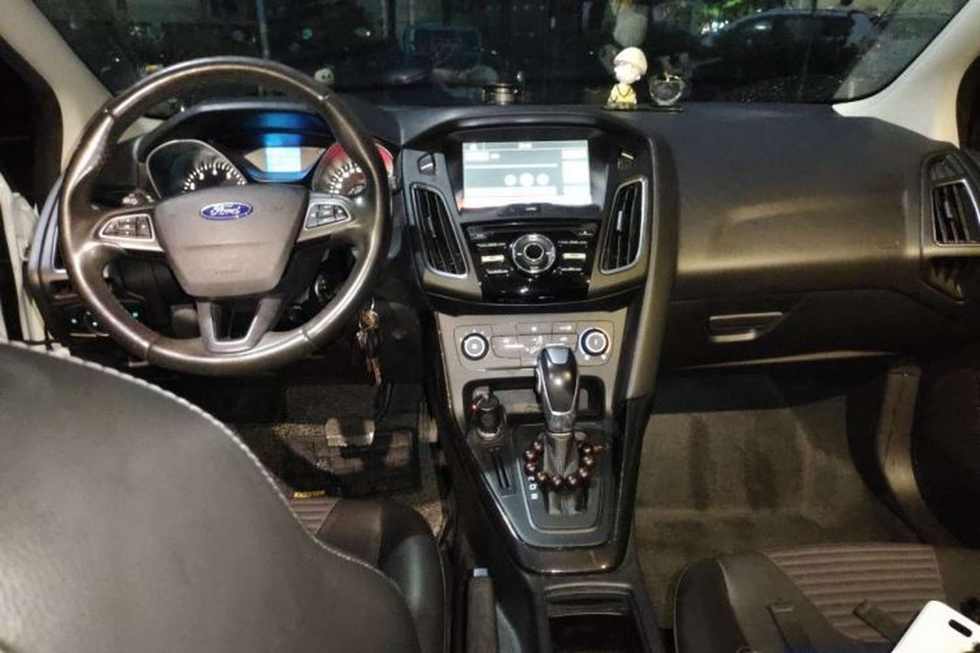 Used Ford Focus 2018 Hatchback Classic 1.6L Automatic Trendy SmartDrive Edition Center Console
