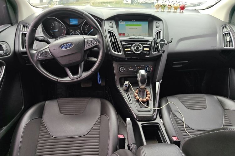 Used Ford Focus 2018 Sedan Classic 1.6L Automatic Trendy SmartDrive Edition Center Console