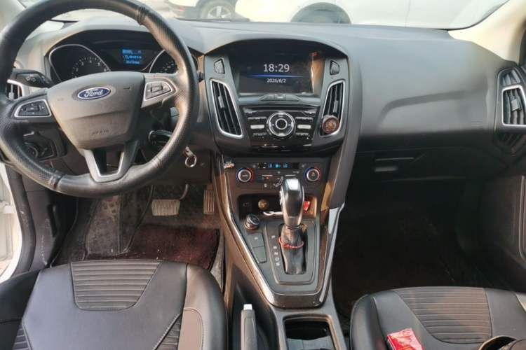 Used Ford Focus 2018 Two-Door Classic EcoBoost 125 Automatic Supercharged Style SmartDrive Edition Center Console