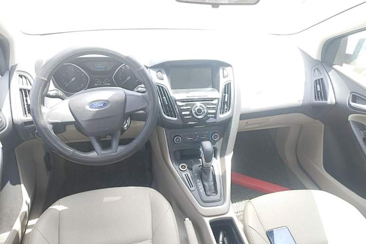 Used Ford Focus 2018 Sedan Classic 1.6L Automatic Comfort Plus Smart Drive Version Center Console
