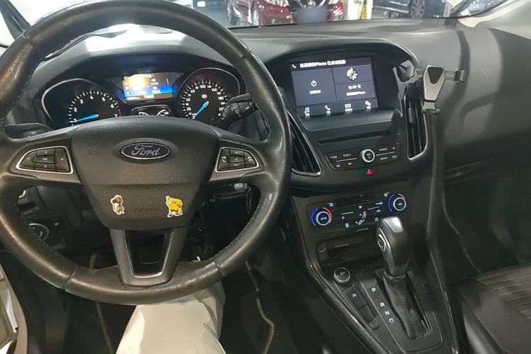 Used Ford Focus 2018 Hatchback Classic EcoBoost 180 Automatic Elite Model Center Console