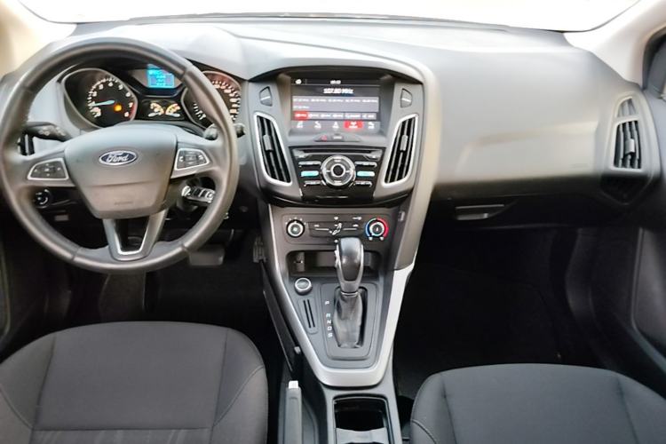 Used Ford Focus 2018 Hatchback Classic 1.6L Automatic Comfort Plus SmartDrive Edition Center Console