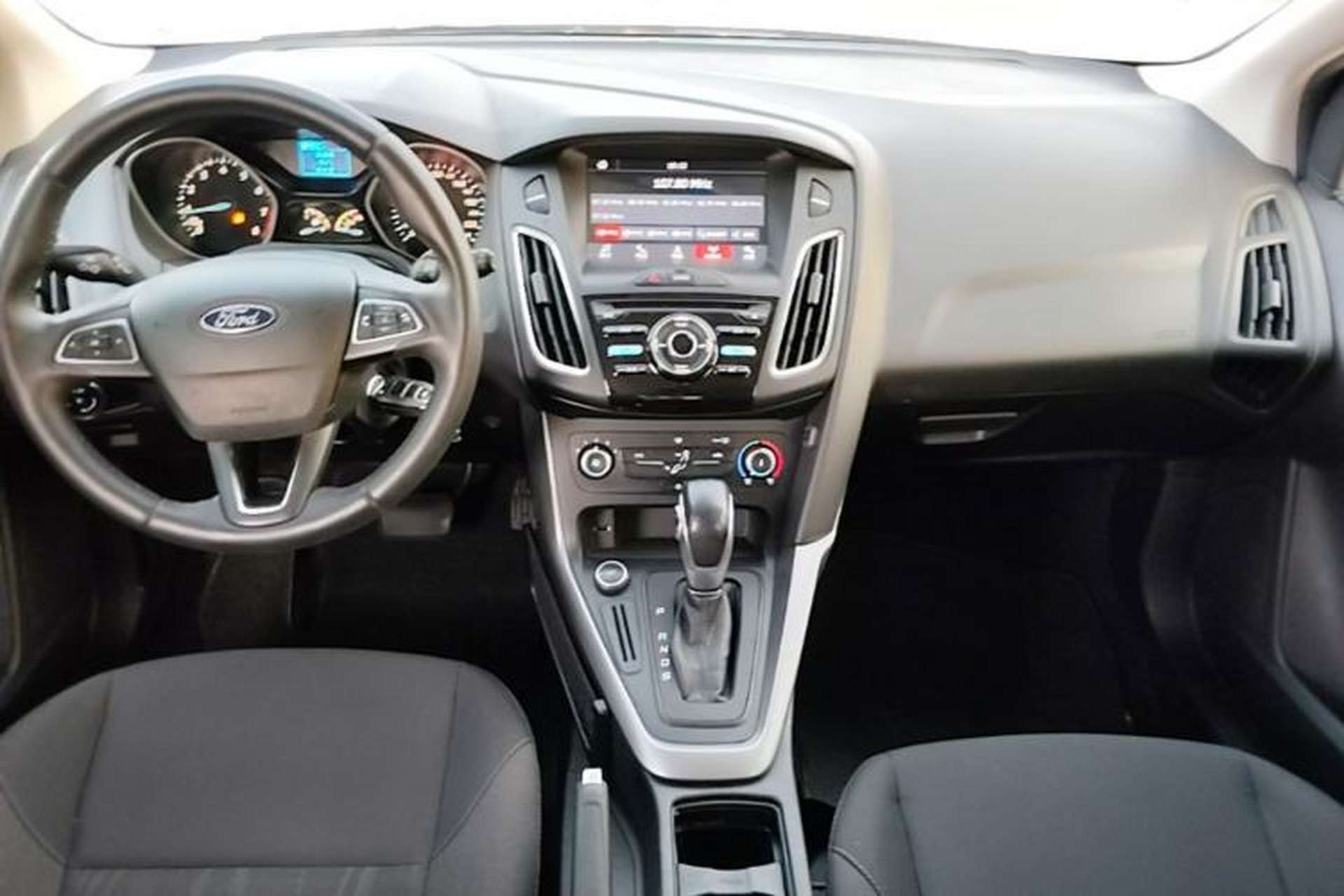 Used Ford Focus 2018 Hatchback Classic 1.6L Automatic Comfort Plus SmartDrive Edition Center Console