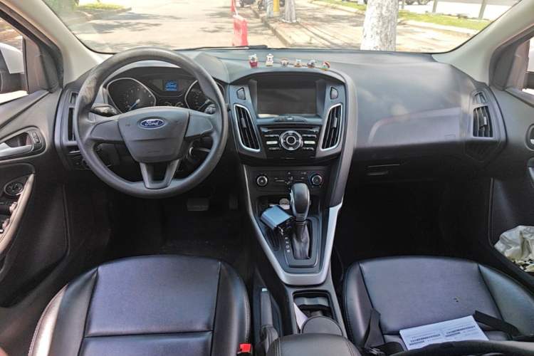 Used Ford Focus 2018 Hatchback Classic 1.6L Automatic Comfort Plus SmartDrive Edition Center Console