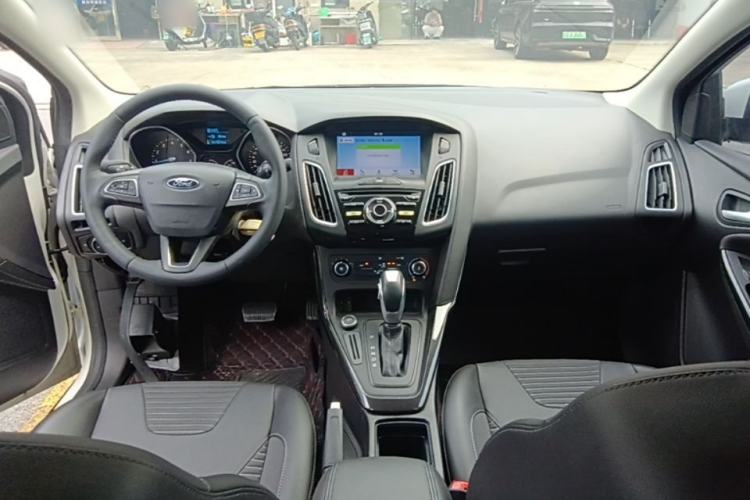 Used Ford Focus 2018 Sedan Classic 1.6L Automatic Trendy SmartDrive Edition Center Console