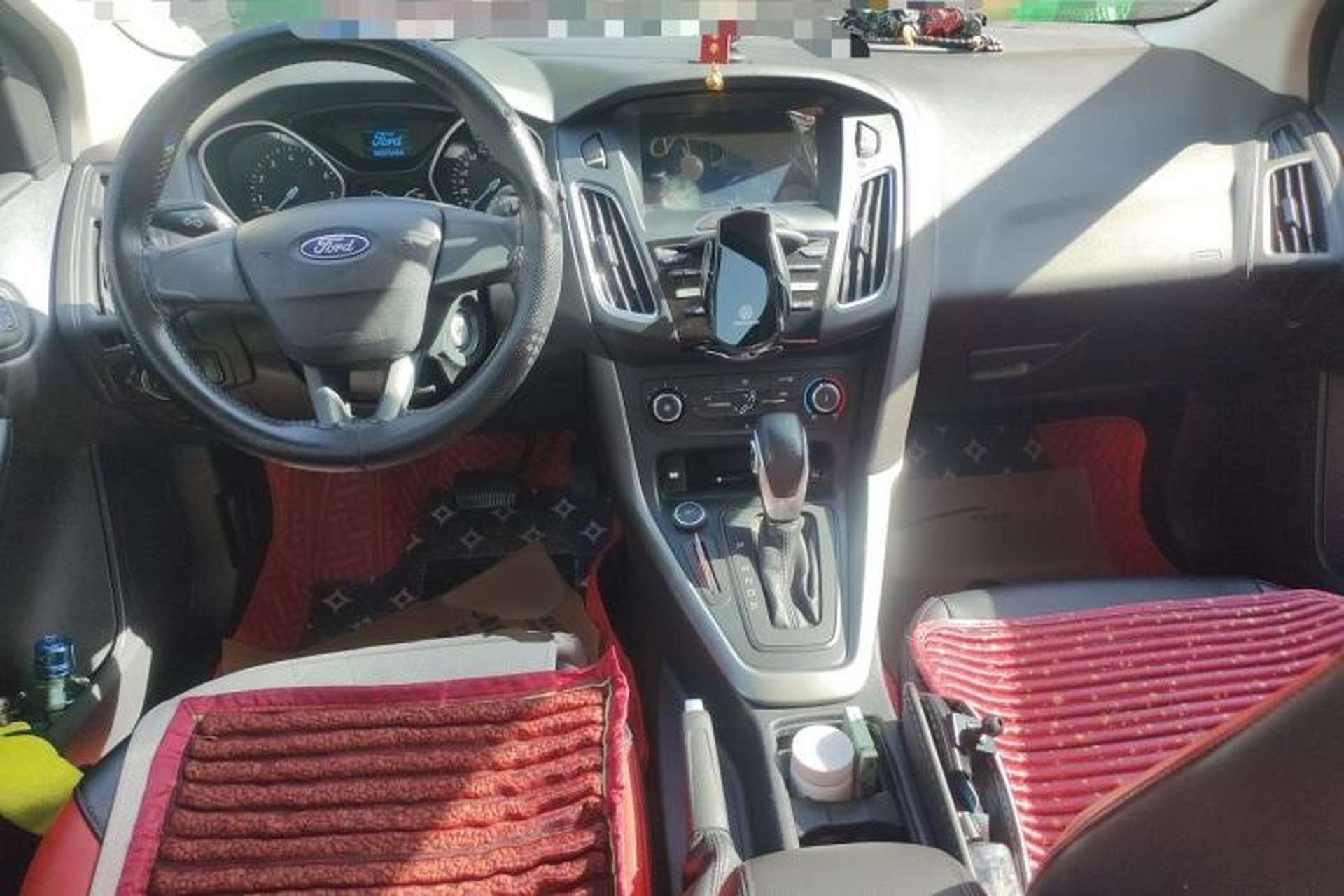 Used Ford Focus 2018 Hatchback Classic 1.6L Automatic Comfort Plus SmartDrive Edition Center Console