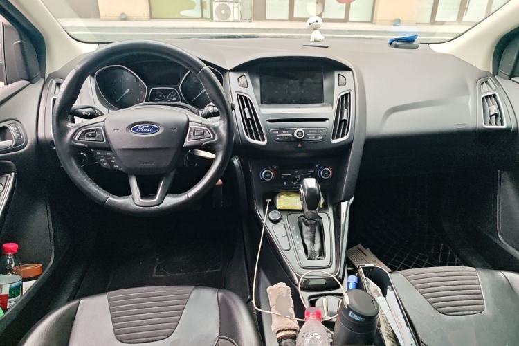 Used Ford Focus 2018 Hatchback Classic EcoBoost 180 Automatic Elite Model Center Console