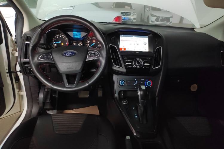 Used Ford Focus 2018 Hatchback Classic 1.6L Automatic Trendy SmartDrive Edition Center Console