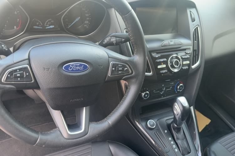 Used Ford Focus 2018 Hatchback Classic 1.6L Automatic Trendy SmartDrive Edition Center Console