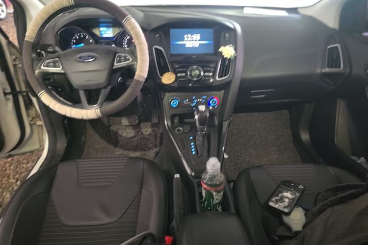 Used Ford Focus 2018 Sedan Classic 1.6L Automatic Trendy SmartDrive Edition Center Console