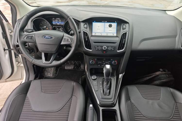 Used Ford Focus 2018 Hatchback Classic EcoBoost 180 Automatic Elite Model Center Console