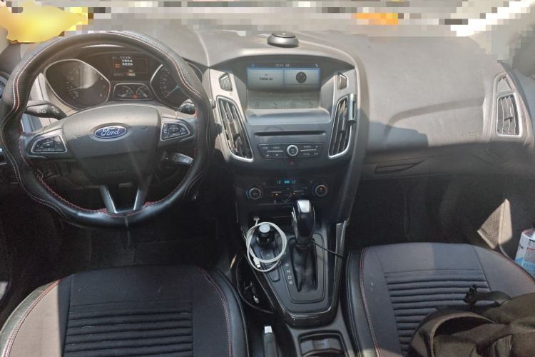 Used Ford Focus 2018 Hatchback Classic EcoBoost 180 Automatic Elite Model Center Console
