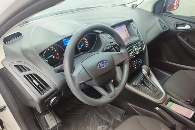 Used Ford Focus 2018 Hatchback Classic 1.6L Automatic Comfort Plus SmartDrive Edition Center Console
