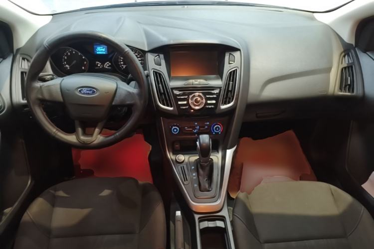 Used Ford Focus 2018 Hatchback Classic 1.6L Automatic Comfort Plus SmartDrive Edition Center Console