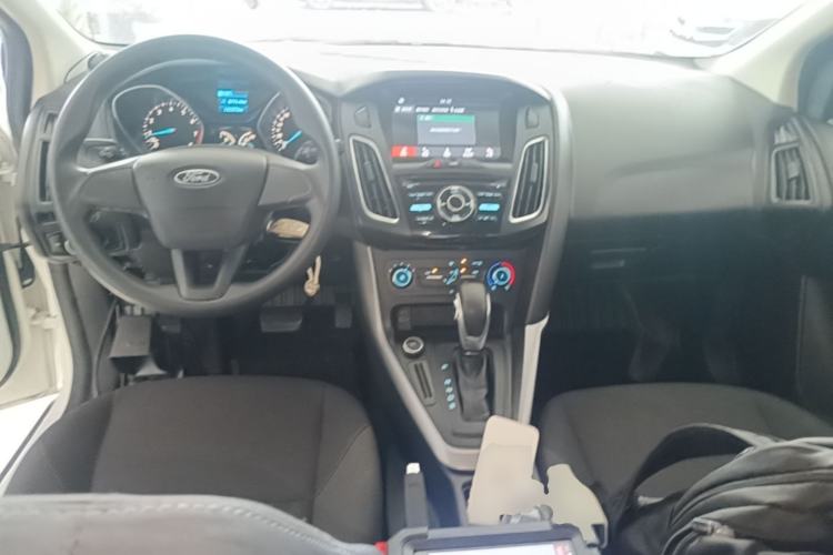 Used Ford Focus 2018 Hatchback Classic 1.6L Automatic Comfort Plus SmartDrive Edition Center Console