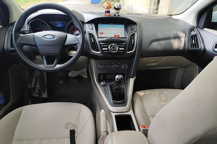 Used Ford Focus 2018 Sedan Classic 1.6L Manual Comfort Plus SmartDrive Edition Center Console