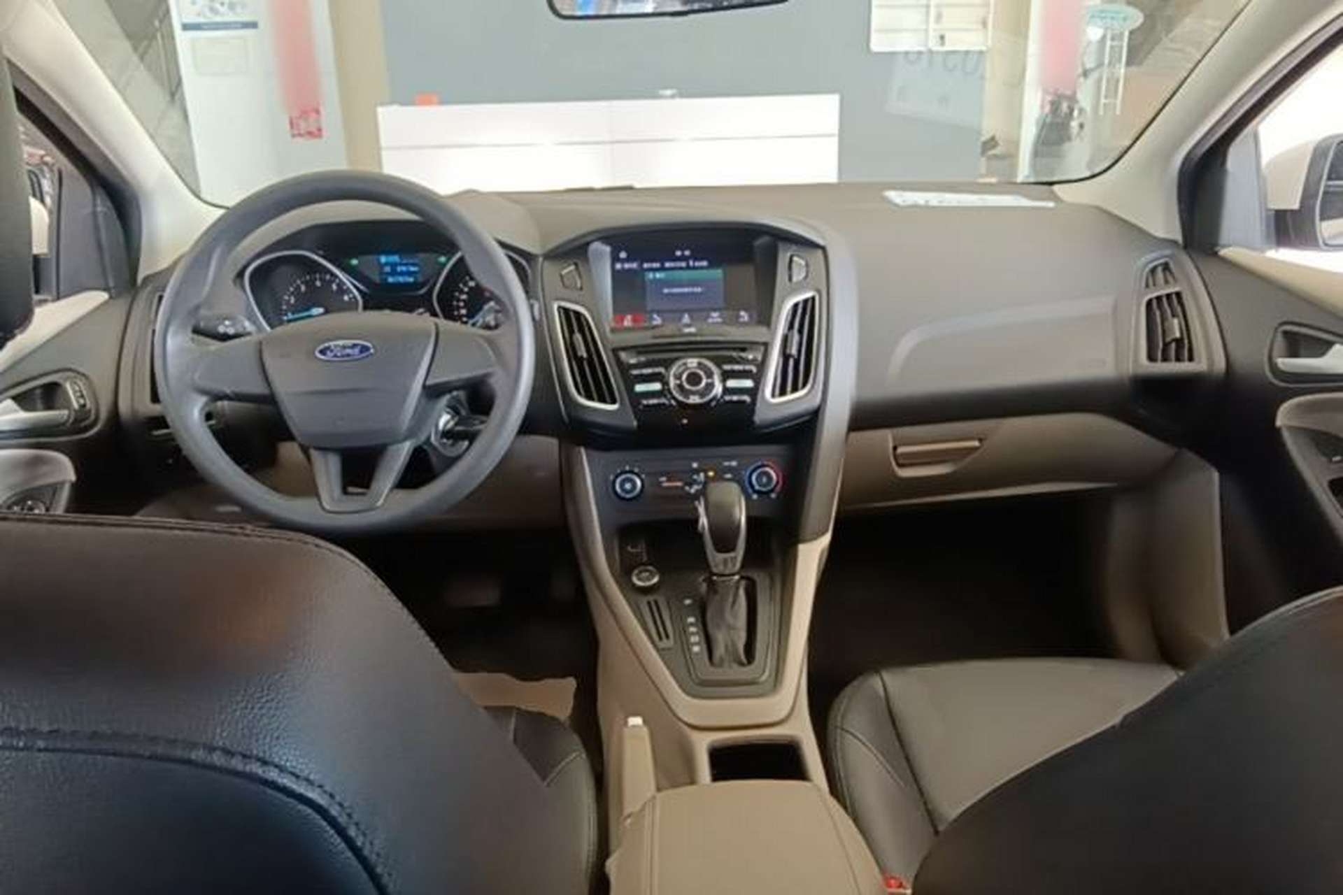 Used Ford Focus 2018 Sedan Classic 1.6L Automatic Comfort Plus Smart Drive Version Center Console