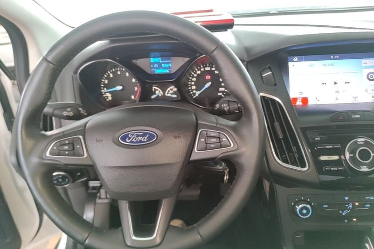 Used Ford Focus 2018 Sedan Classic 1.6L Automatic Trendy SmartDrive Edition Center Console