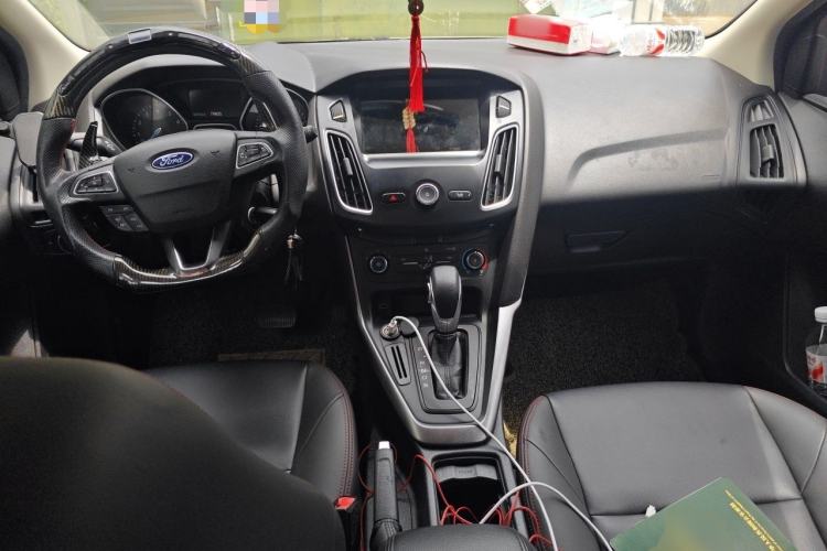 Used Ford Focus 2018 Hatchback Classic 1.6L Automatic Comfort Plus SmartDrive Edition Center Console