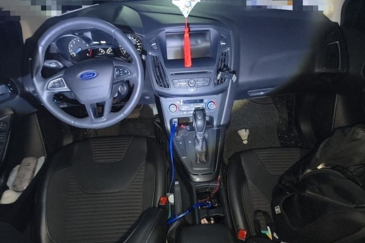 Used Ford Focus 2018 Hatchback Classic EcoBoost 180 Automatic Elite Model Center Console