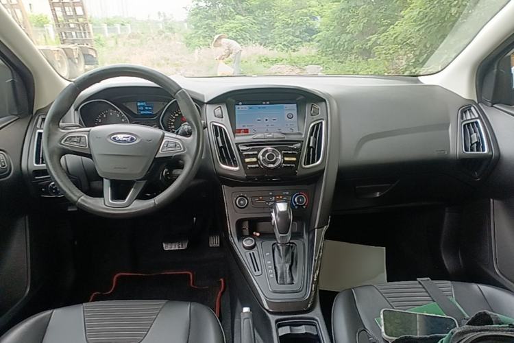 Used Ford Focus 2018 Hatchback Classic 1.6L Automatic Trendy SmartDrive Edition Center Console