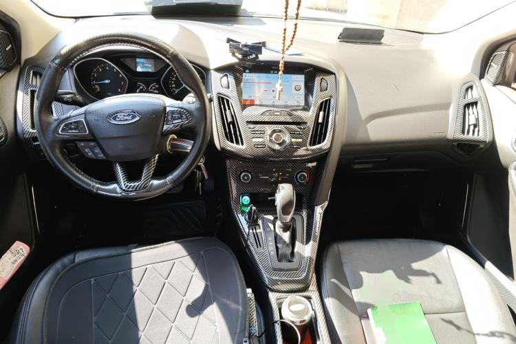 Used Ford Focus 2018 Hatchback Classic 1.6L Automatic Comfort Plus SmartDrive Edition Center Console