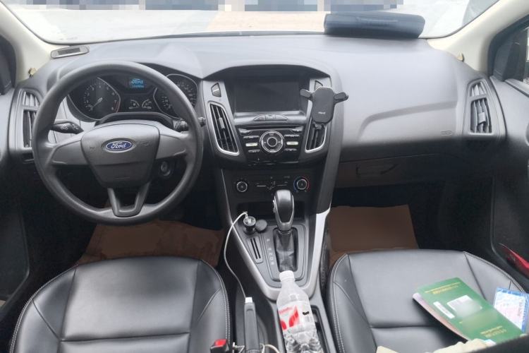 Used Ford Focus 2018 Hatchback Classic 1.6L Automatic Comfort Plus SmartDrive Edition Center Console