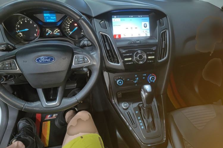 Used Ford Focus 2018 Hatchback Classic 1.6L Automatic Trendy SmartDrive Edition Center Console