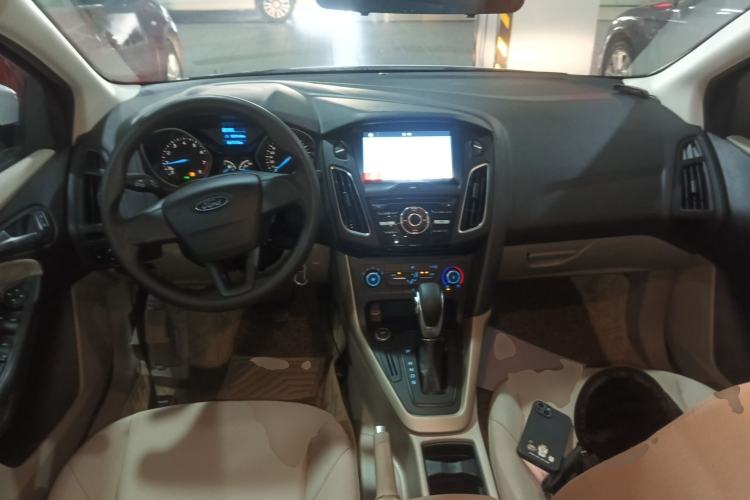 Used Ford Focus 2018 Sedan Classic 1.6L Automatic Comfort Plus Smart Drive Version Center Console