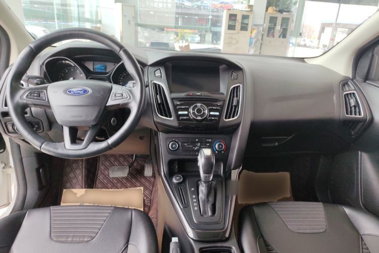 Used Ford Focus 2018 Hatchback Classic 1.6L Automatic Trendy SmartDrive Edition Center Console