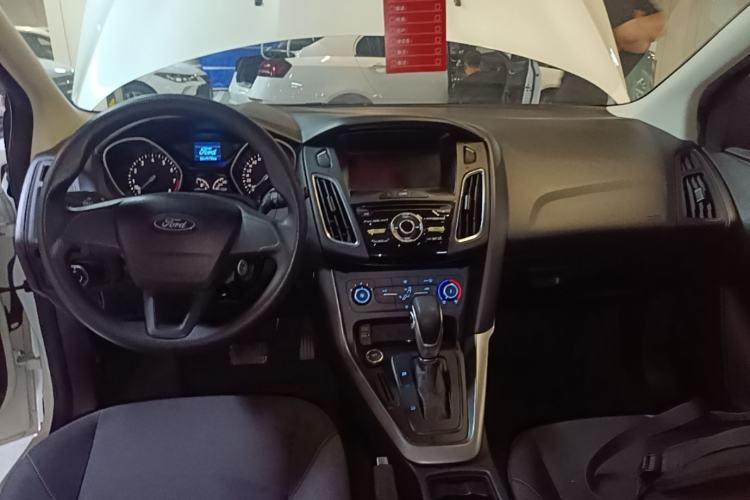 Used Ford Focus 2018 Hatchback Classic 1.6L Automatic Comfort Plus SmartDrive Edition Center Console