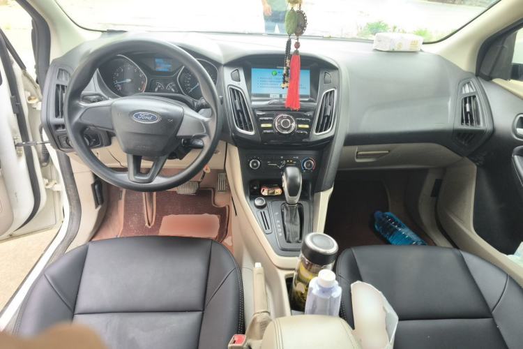 Used Ford Focus 2018 Sedan Classic 1.6L Automatic Comfort Plus Smart Drive Version Center Console