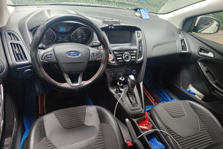 Used Ford Focus 2018 Hatchback Classic 1.6L Automatic Trendy SmartDrive Edition Center Console