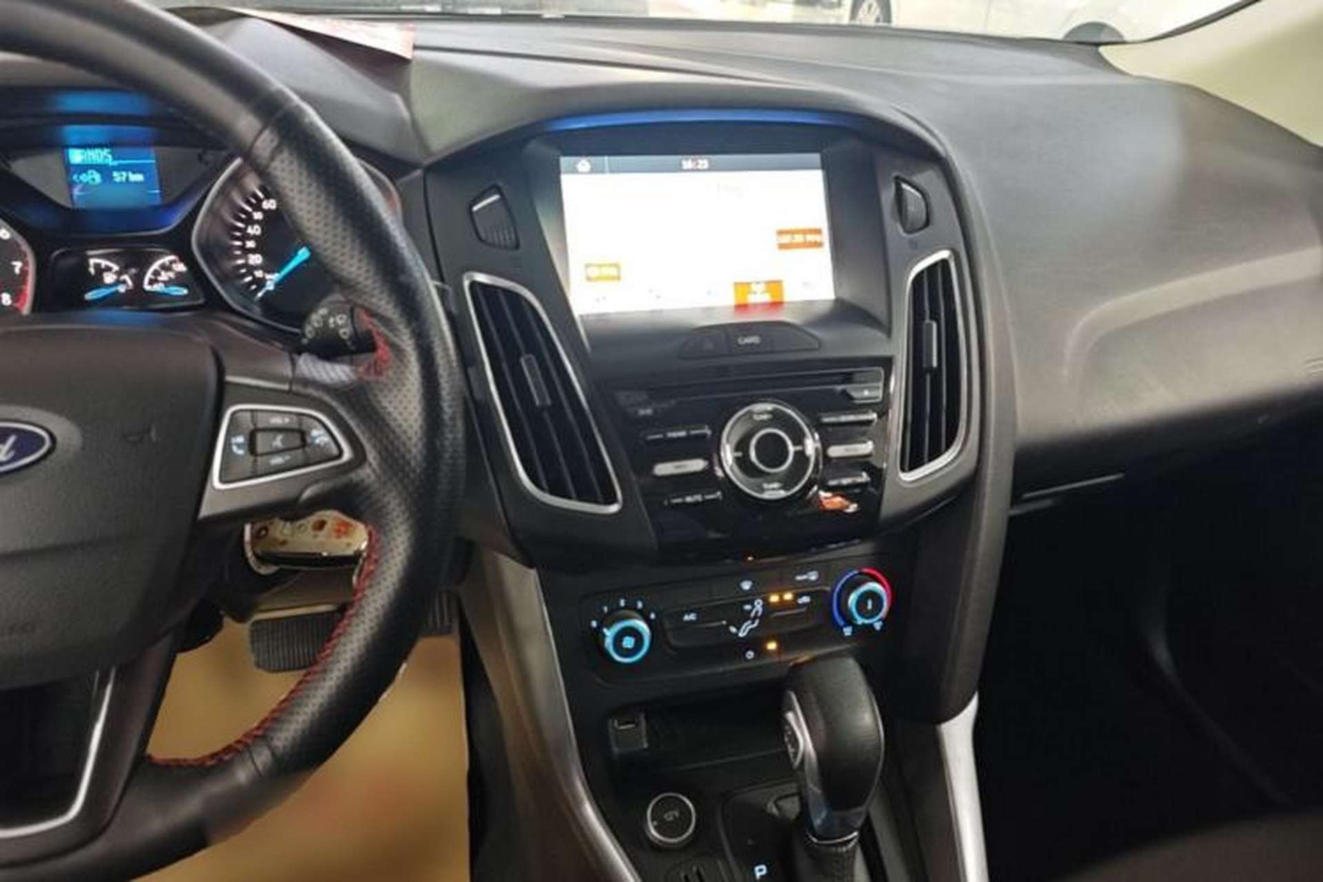Used Ford Focus 2018 Hatchback Classic 1.6L Automatic Comfort Plus SmartDrive Edition Center Console